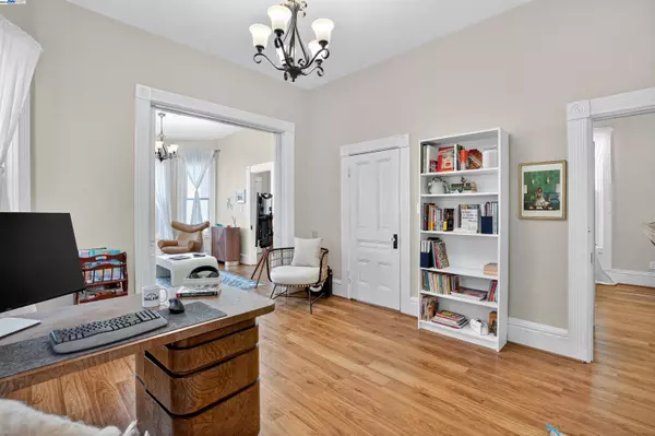 Oakland, CA 94607,187 10Th St