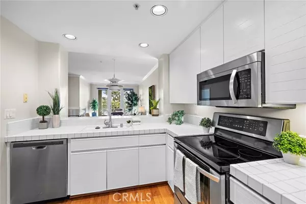 Irvine, CA 92612,2243 Martin ST 310