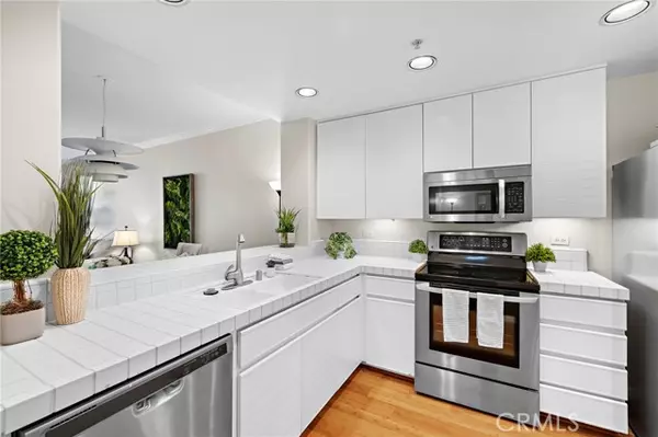 Irvine, CA 92612,2243 Martin ST 310