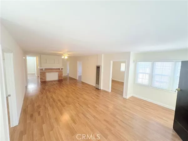 Los Angeles, CA 90027,1528 N Alexandria