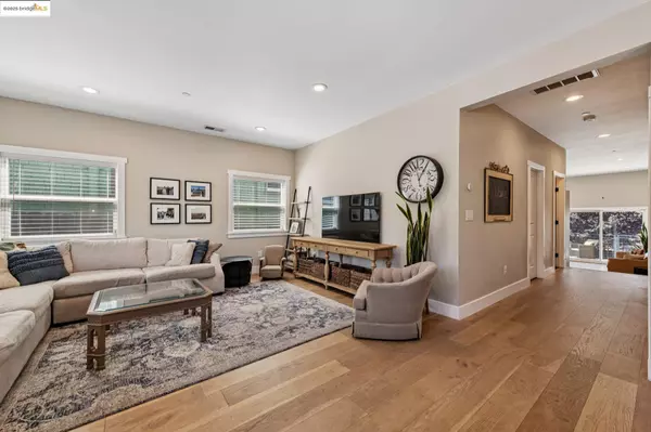 Oakland, CA 94601,5169 Trask St