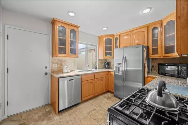 Oceanside, CA 92057,4395 Albatross WAY