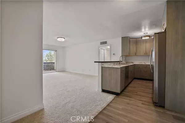 Valencia, CA 91355,23515 Lyons 281