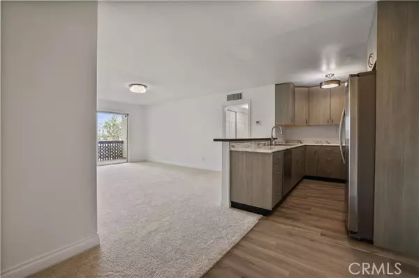 Valencia, CA 91355,23515 Lyons 281