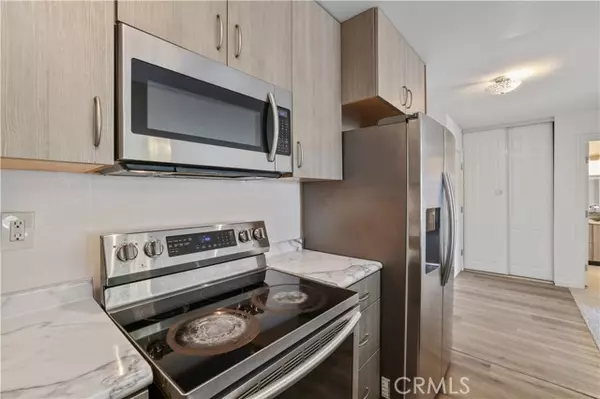 Valencia, CA 91355,23515 Lyons 281