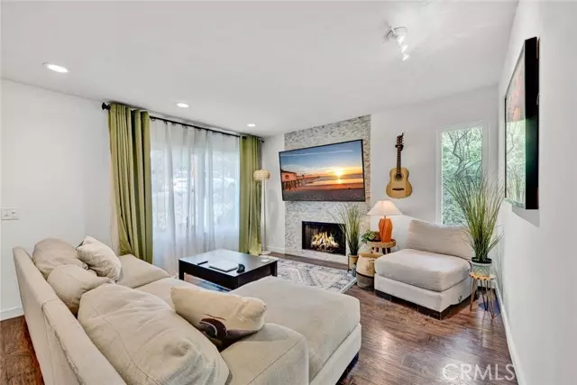 177 N Singingwood ST 22, Orange, CA 92869