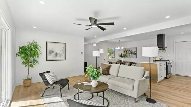 Oceanside, CA 92057,4827 Luna DR