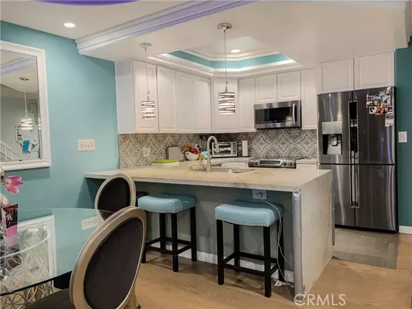 Long Beach, CA 90803,6314 S Marina Pacifica 16