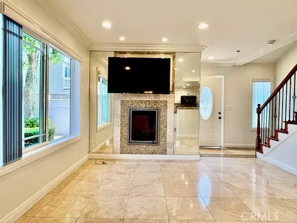 Costa Mesa, CA 92627,686 W PARK DR B2