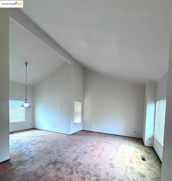 Vallejo, CA 94589-3704,555 Swan WAY