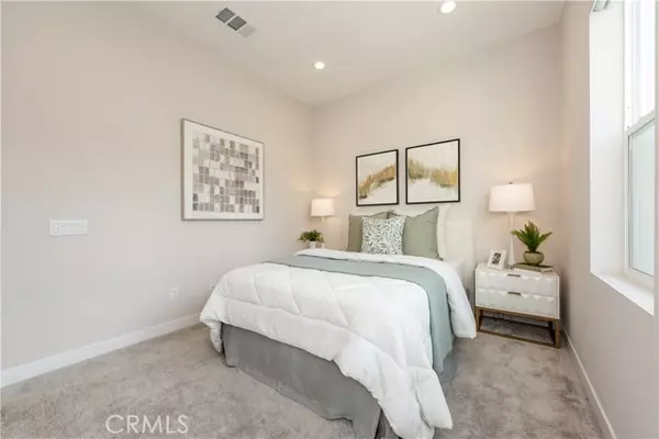 Lake Forest, CA 92630,220 Holliston