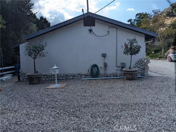 CA 91304,725 Box Canyon RD