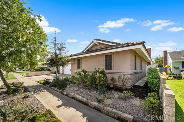 Huntington Beach, CA 92649,5862 Raphael