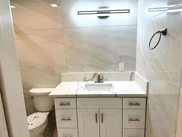 Carlsbad, CA 92008,4566 Cove DR D