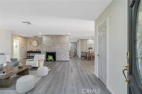 La Crescenta, CA 91214,2747 El Caminito