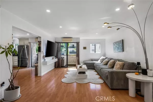 18530 Hatteras ST 213, Tarzana, CA 91356