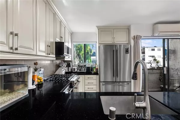 Tarzana, CA 91356,18530 Hatteras ST 213