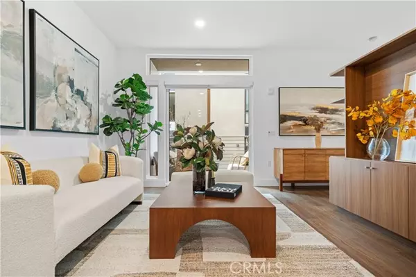 Pasadena, CA 91101,709 E Walnut ST 318