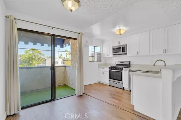 Tarzana, CA 91356,18530 Hatteras Street 209