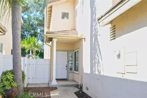 Anaheim Hills, CA 92808,927 S Lone Pine