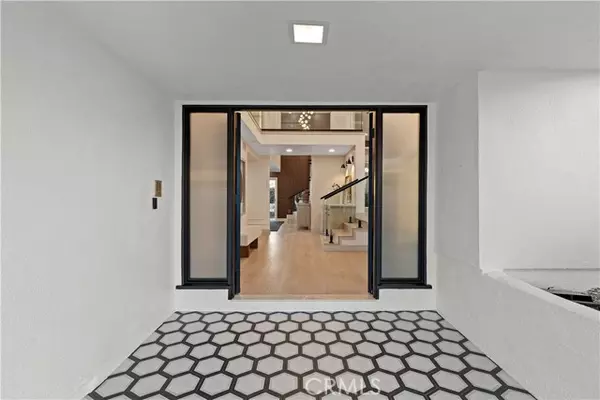 Placentia, CA 92870,1713 N Roanoke St