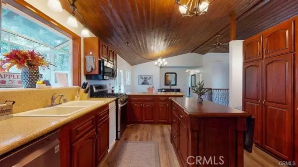 Crestline, CA 92325,621 Arth DR