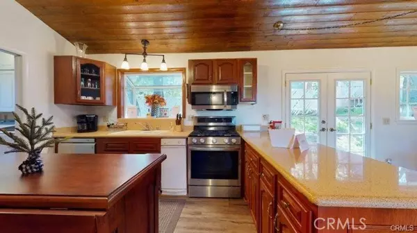 Crestline, CA 92325,621 Arth DR