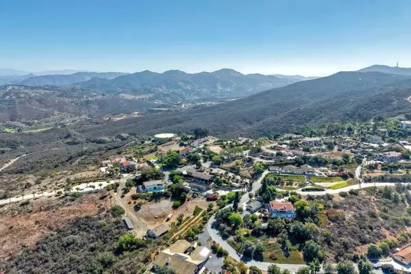 Vista, CA 92084,2335 Mirador