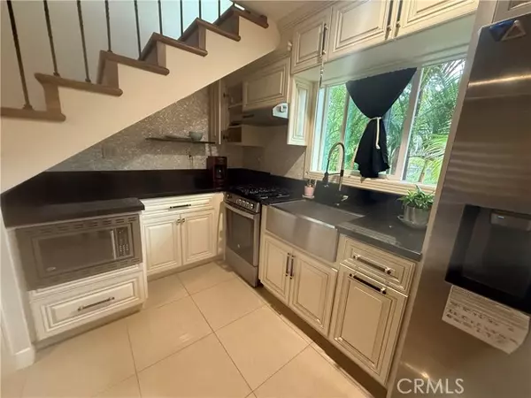 Woodland Hills, CA 91364,22972 AVENUE SAN LUIS