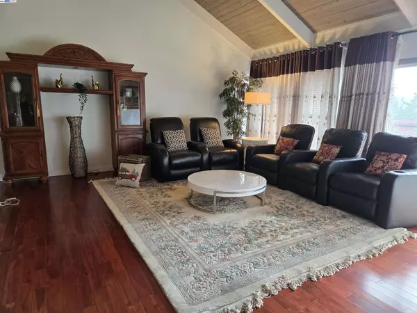 El Sobrante, CA 94803,211 Amend Ct