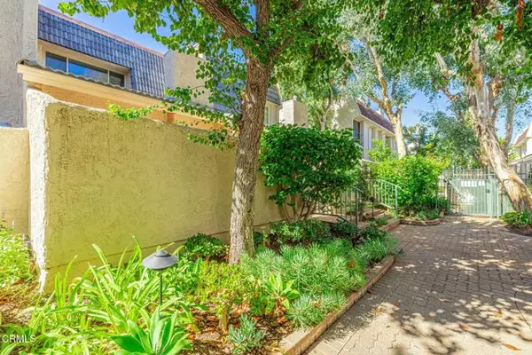 Woodland Hills, CA 91367,22239 1/4 Erwin ST