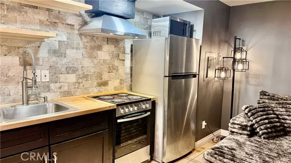 North Hollywood, CA 91605,7904 Laurel Canyon 12