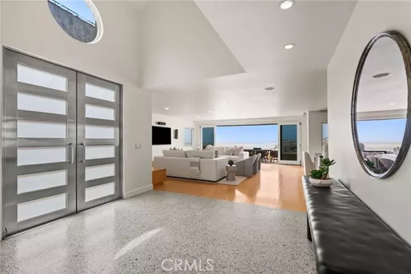 Newport Beach, CA 92661,1554 E Oceanfront