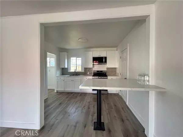 Los Angeles, CA 90003,140 W 82nd