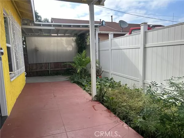 Los Angeles, CA 90003,140 W 82nd