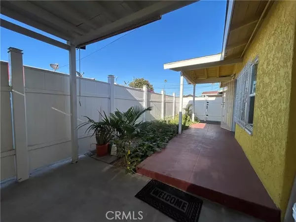 Los Angeles, CA 90003,140 W 82nd