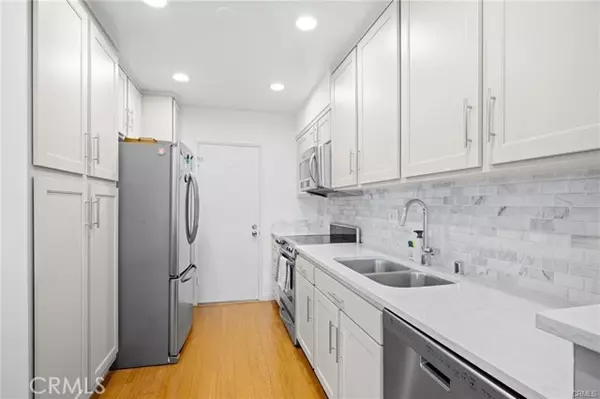 Bel Air, CA 90077,2345 Roscomare rd 306