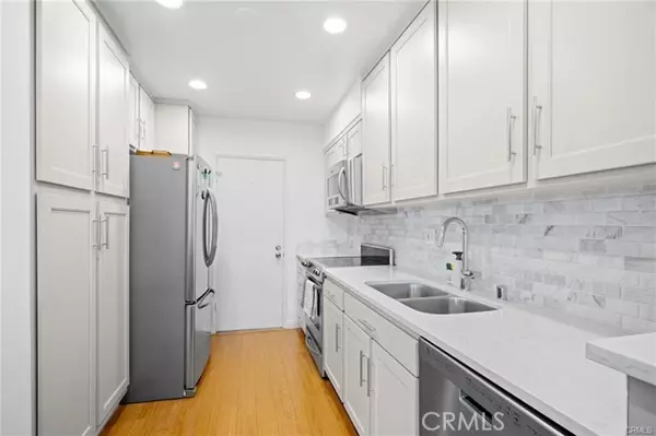 Bel Air, CA 90077,2345 Roscomare rd 306