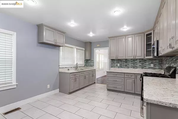 Oakland, CA 94605,8039 Idlewood St