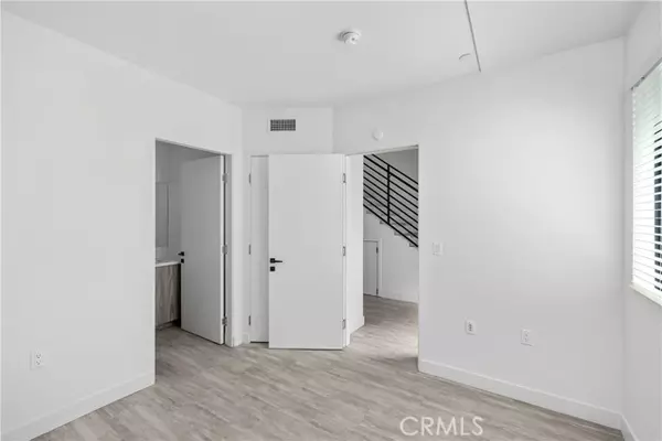 Van Nuys, CA 91411,6719 Sepulveda BLD