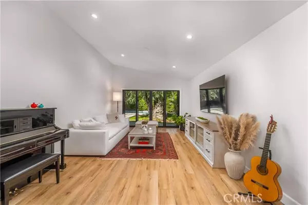 21327 Providencia, Woodland Hills, CA 91364