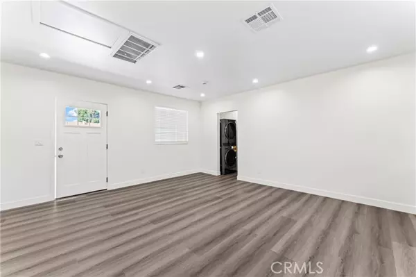 8831 Odessa Ave, North Hills, CA 91343