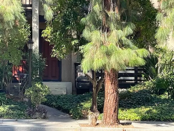 21901 Burbank, Woodland Hills, CA 91367