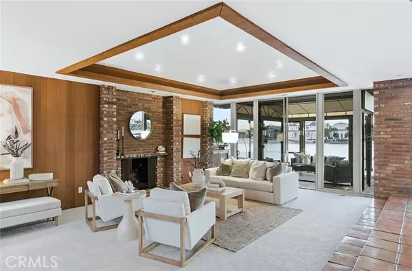 Huntington Beach, CA 92649,16611 Carousel LN