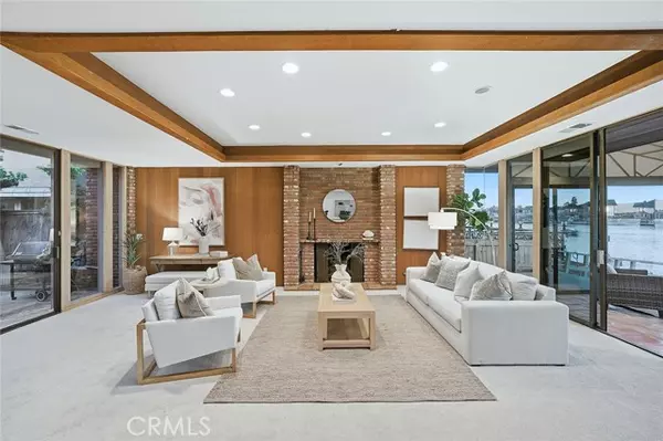 Huntington Beach, CA 92649,16611 Carousel LN