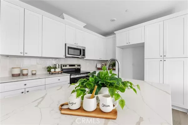 North Hills, CA 91343,9423 1/2 N Sepulveda Blvd. 4