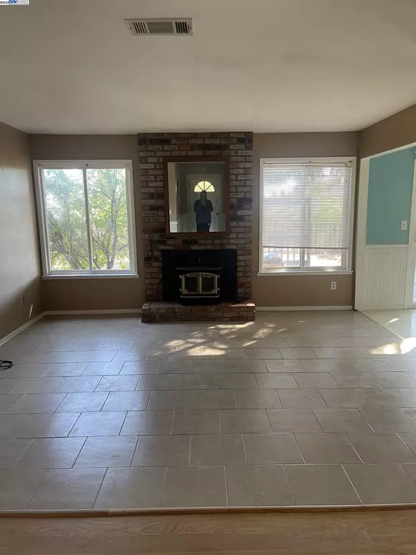 Pittsburg, CA 94565,2211 Mount Whitney Dr