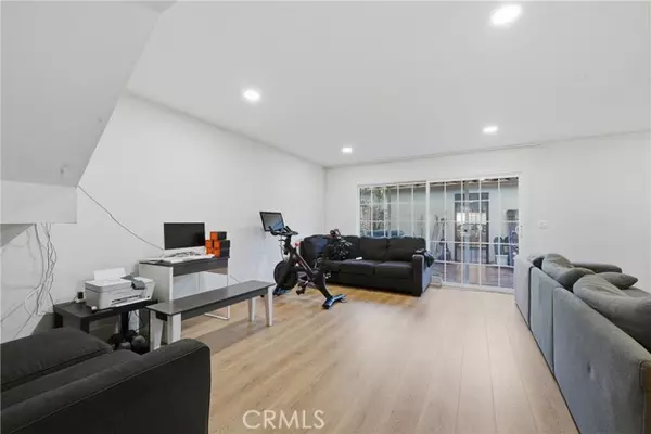 South Gate, CA 90280,5950 Imperial Hwy #88