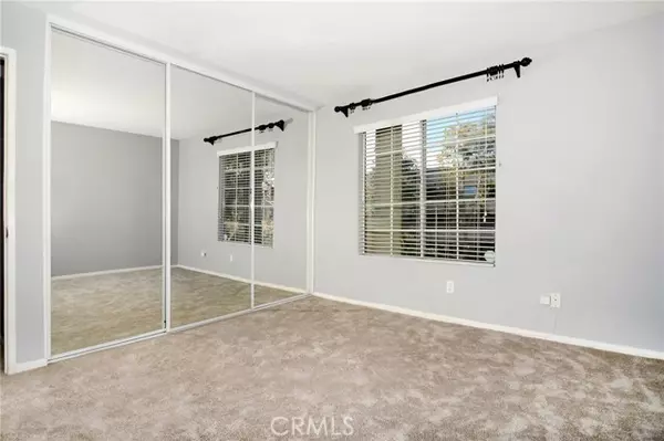 Woodland Hills, CA 91367,5510 Owensmouth AVE 215