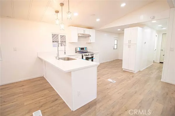 Palmdale, CA 93550,3524 E Avenue R 202